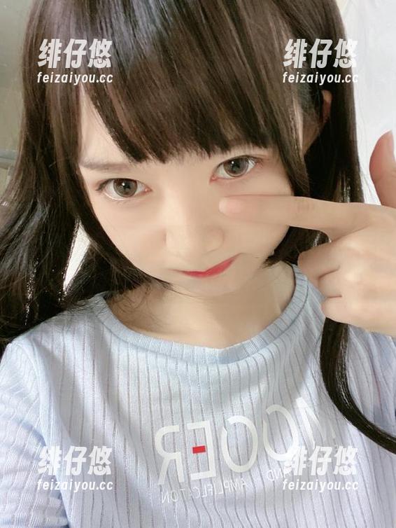 51酱的肉丝眼镜娘，美图中无意流露的小违和感，好神奇。