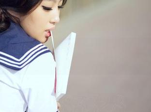 AISS爱丝(钻石版) – 滑板与索菲：高清套图，轻松演绎街头文化。