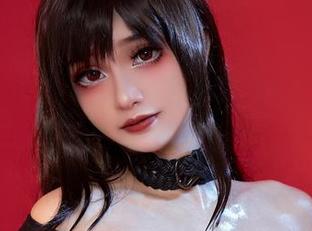 你见过Azami在天台上的样子吗？最新套图，注意力…不自觉飘到了别的地方。