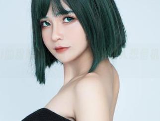 Azami的粉嫩私房写真，甜得让人想借机喝杯茶。