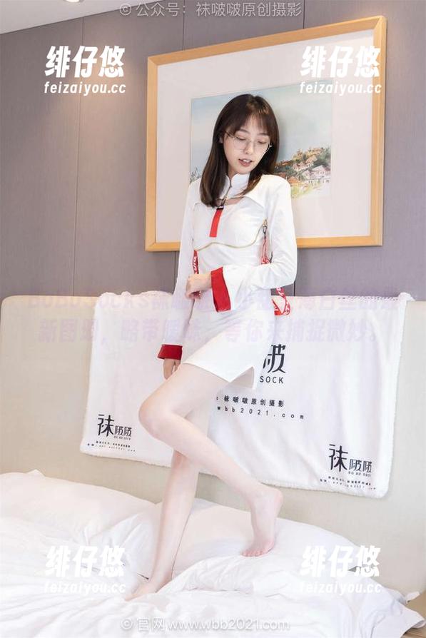BoBoSocks袜啵啵 - 小甜豆薄白丝的最新图册，略带暧昧，等你来捕捉微妙。