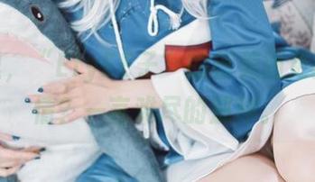 看这里，“ElyEE子”的新美图更新，剧情？一言难尽的那种。