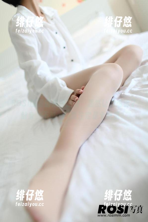 ROSI的最新翘臀图片，居然让我想到了健身，不过……我注定是个吃货。