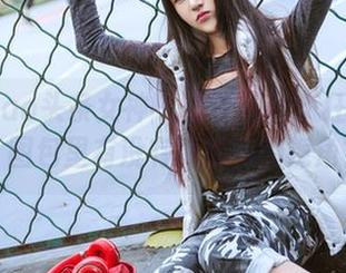 TouTiao头条女神 – 信悦儿的疯狂学生服，图包里有没有更隐秘的视角？