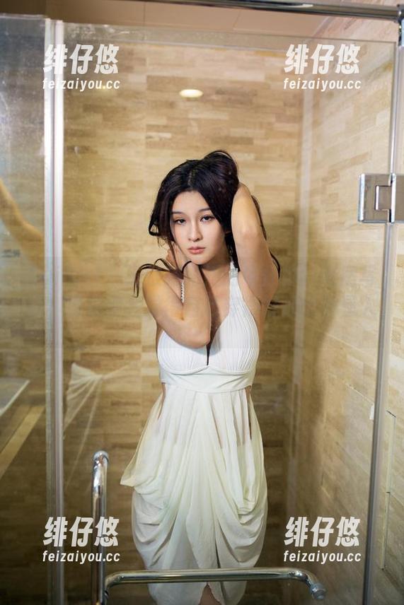 TuiGirl - 王依萌和她的牛仔裤！私房写真，看完你会觉得自己穿得好像个外星人。
