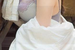 UGirls尤果网 – 高清套图：飞Angelababy的白裙，像个无邪的小精灵似的飘散而来。