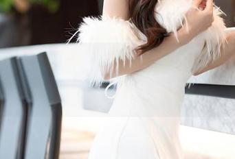 XIAOYU语画界 – 看金纯一如何用婚纱写真集，教我们‘乖乖’的另一种定义