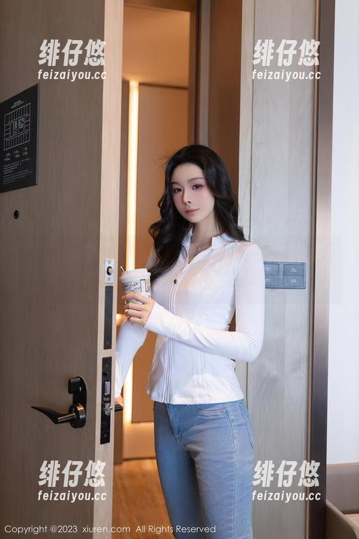 Xiuren秀人网 - 吴怡怡分享的裸露毫无压力的职业装，哦不，是写真？