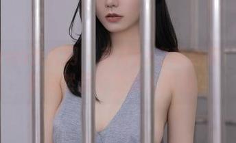 Xiuren秀人网 – 草莓zz套装合集：没想到居然是个免费大派对！