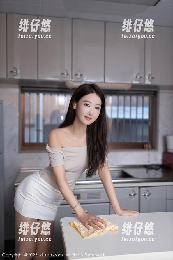 Xiuren秀人网 - 雨儿酱eve游泳池大冒险：泳装合集新鲜出炉，快来开看！