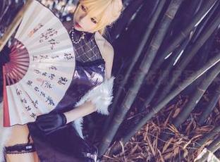 脱掉鞋子，穿上高清！coser衣衣裸足写真集求赞助