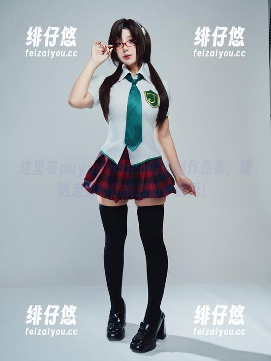 这里有puypuychen的美腿作品集，精选走到哪都能撩的小腿秀！