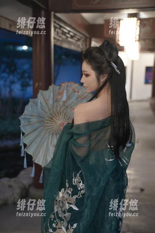 yuuhui玉汇(kokuhui)的更新又来了，黑色图包，似乎在故弄玄虚！