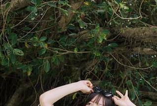 けん研(けんけん)的套装写真，赶脚这颜色选得真大胆呀？