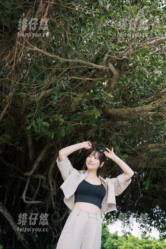 けん研(けんけん)的套装写真，赶脚这颜色选得真大胆呀？