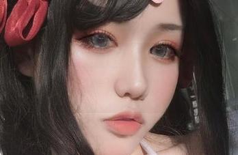 听说一笑芳香沁的美图壁纸就像蚕吞silk，层层叠叠，抚摸着发丝的转瞬即逝。
