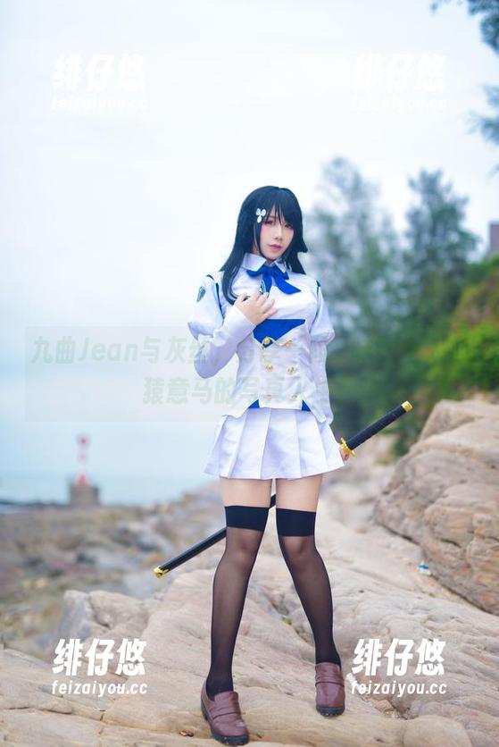 九曲Jean与灰丝，分享一段曖昧到令人心猿意马的写真人生。