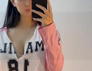 微密圈 – 美图模式开启，俏妞qiaoniuTT的破洞牛仔裤，可得准备好下载的心态哦