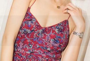 克拉女神 – 婚纱照真不错，王睿在线打包送到——奶茶可送不送呢？