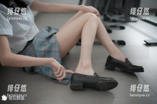众里寻她千百度：兔玩映画黑丝制服少女在线专属