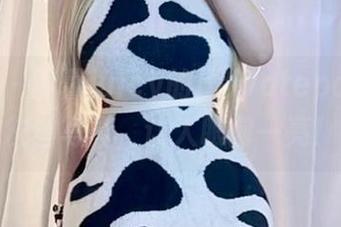 微密圈 – 可馨juicy的privateparty：灰丝写真，让人眼前一亮！