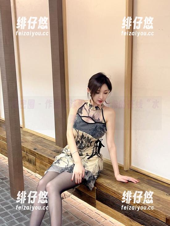 微密圈 - 作品在泳池，周妍希的在线“水舞”演绎