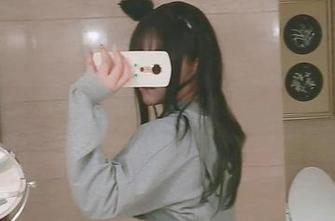 用夏鸽鸽不想起床的双人美图做壁纸，连手机都羞红了。