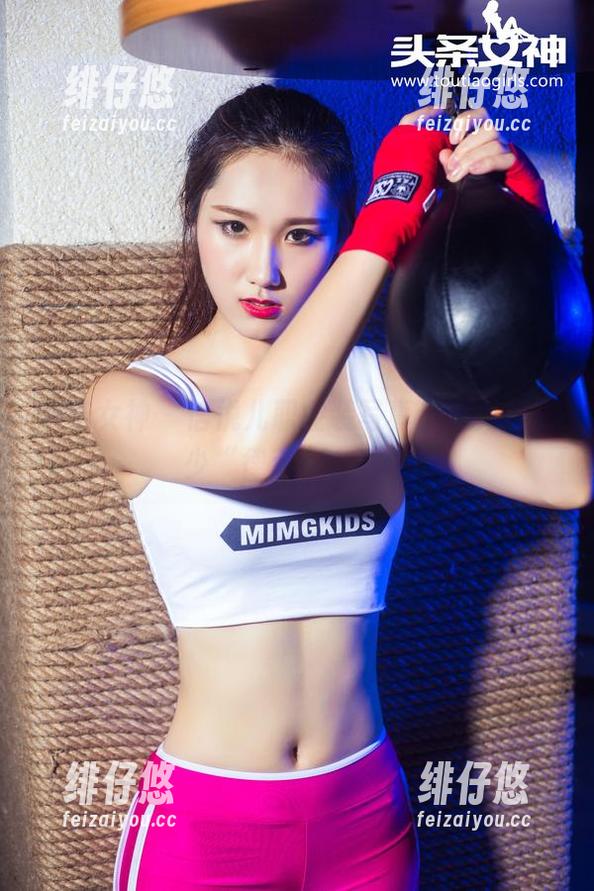 头条女神 - 信悦儿职业装写真，究竟有多少“律动”在其中