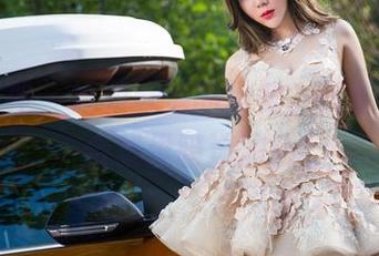 头条女神 – 她和泳池的默契，张蓝欣写真合集里暗流涌动
