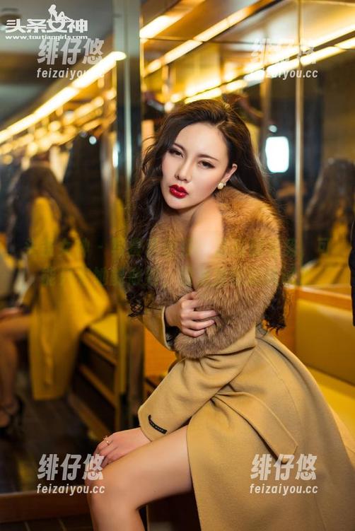 头条女神 - 写真李丽莎：这瑜伽姿势，可能只有她能做到，没准我也能试试？