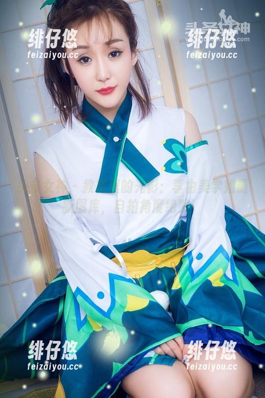 头条女神 - 教室里的光影：李由美学姐最新图库，自拍角度绝赞！