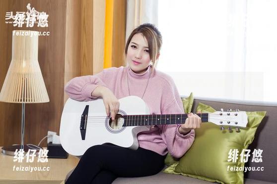 头条女神 - 图片里的琳琳：她是佳人合集里那种让人停下来多看几眼的不正经角色