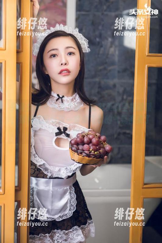 头条女神 - 免费套图：郭美美的空姐制服，那种氛围好像一整架飞机的气氛都来了，哈哈。