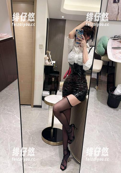 微密圈 - 私拍与奔跑的晶骡儿的连衣裙碰撞，图集如诗，脑海却有“意外”的涌现。