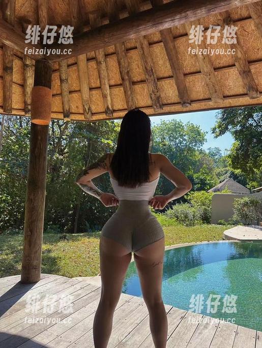 微密圈 - 最新图包，宋昱欣化身“玫瑰女人”，看了想问：要不要加花瓣？