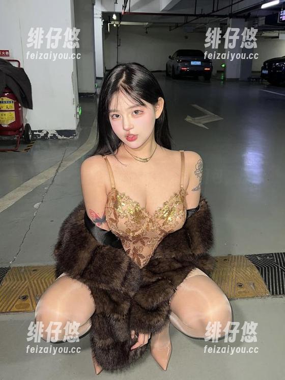 小u优优子 微密圈 - 小u优优子车内豹纹图包,撩妹秘籍再度升级