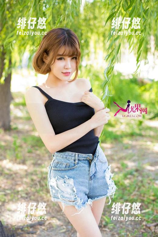 尤果网 - 没想到李思宁的高跟鞋写真合集，让我对鞋子也有了新的审美期待。