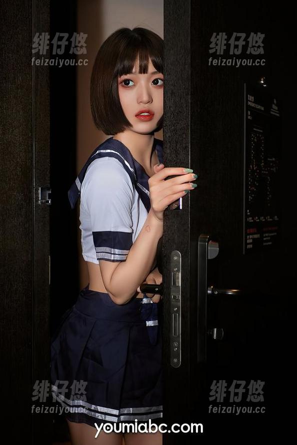 尤蜜荟 - 迷人の危险：H杯陈若初，画面中的隔着千里的眼神
