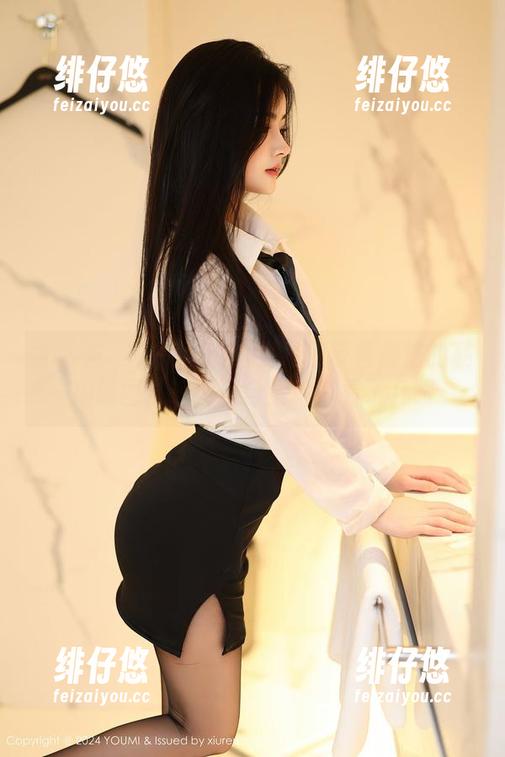 尤蜜荟 - 尤妮丝的白裙好像带着魔法的私拍原图，让我不自觉地多看了几眼