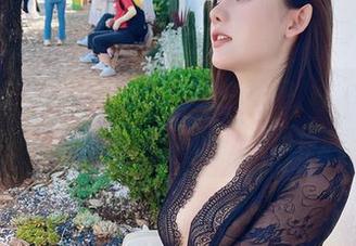 微密圈 – 就是阿朱啊的纯白套图，跟自家床单似的，脱离了世俗的颜色。
