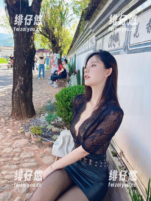 微密圈 - 就是阿朱啊的纯白套图，跟自家床单似的，脱离了世俗的颜色。