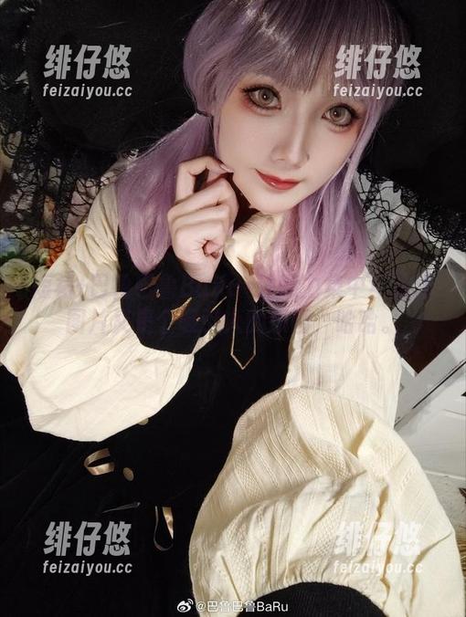 短裙+巴鲁巴鲁BaRu=注意力集中！这张图片又是个吸引人的原图，哈哈。