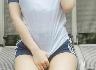 观看校服版面：幼水铃衣的清纯正在悄悄袭来，谁还记得那年？