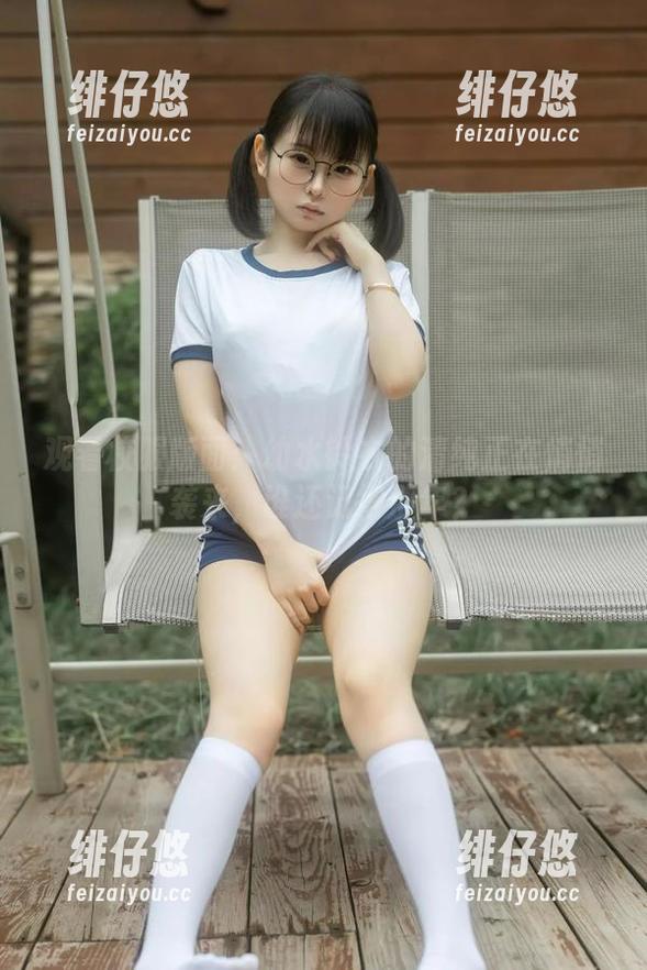 观看校服版面：幼水铃衣的清纯正在悄悄袭来，谁还记得那年？