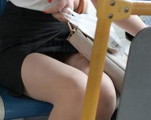 异思趣向 – 写真中的夏夏：黑长发和长腿，直接打了我的脸