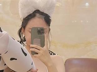 微密圈 – 我现在只关心张鑫baby的福利了，洞洞连体袜图包，水深火热中