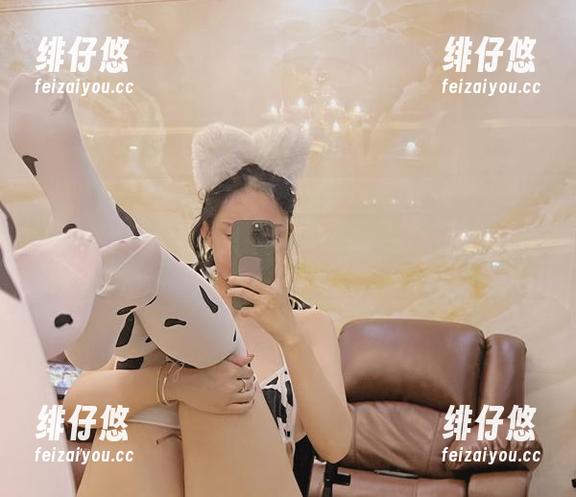 微密圈 - 我现在只关心张鑫baby的福利了，洞洞连体袜图包，水深火热中