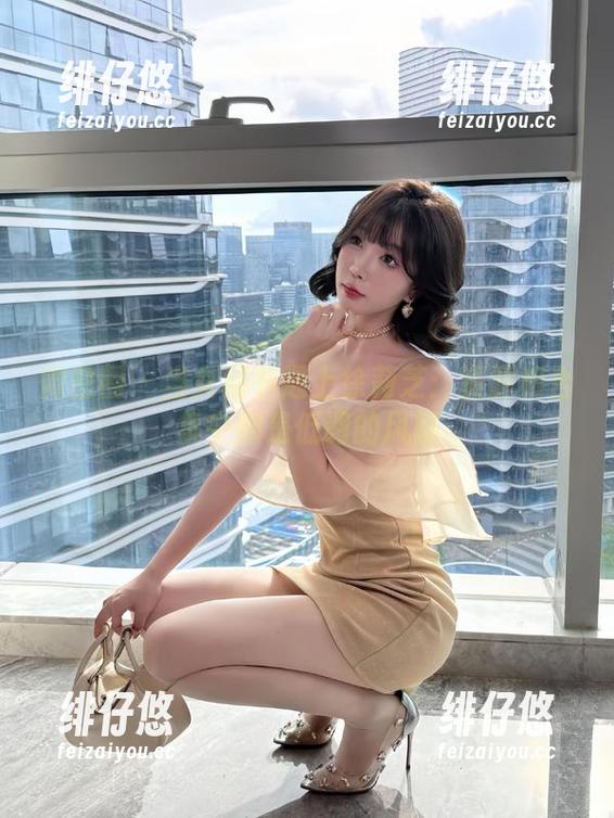 微密圈 - 当女秘书遇上徐莉芝：资源和合集中都是低调的风骚
