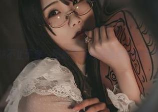 网袜不止于穿：图册带你窥探晓美妈的个性风