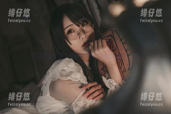 网袜不止于穿：图册带你窥探晓美妈的个性风